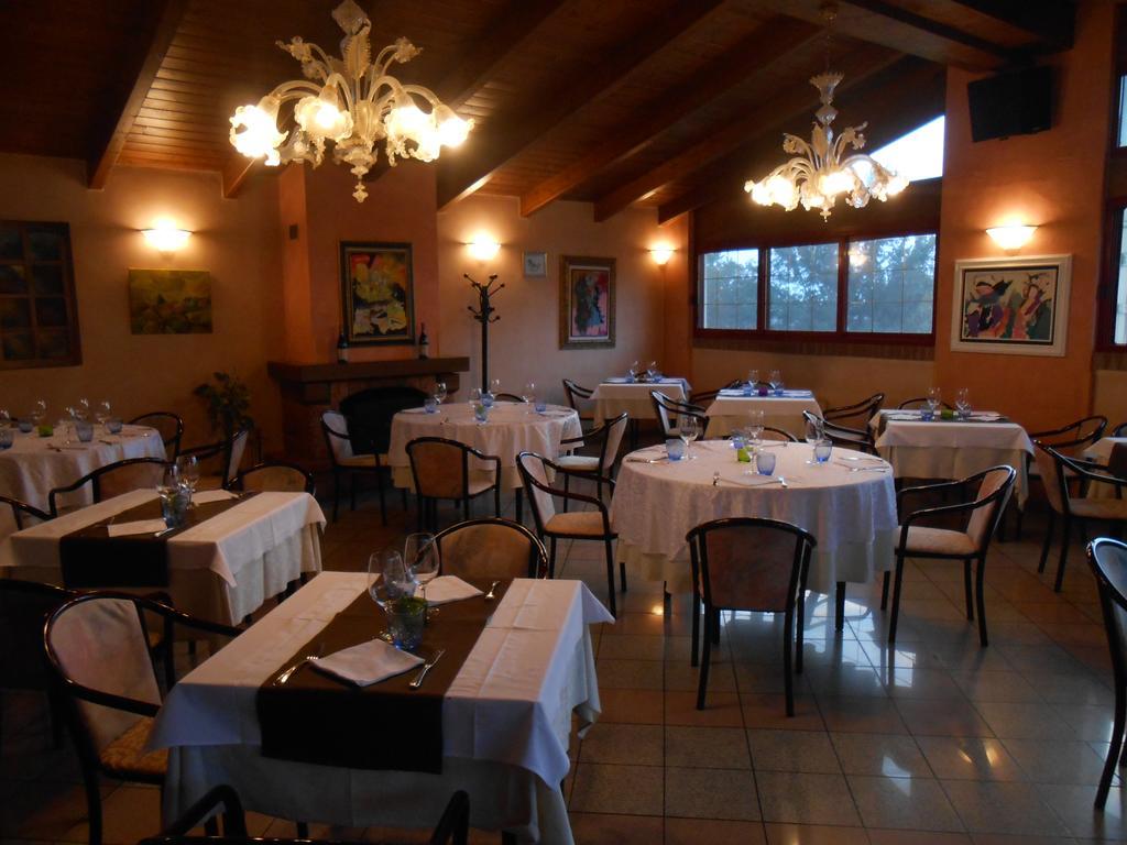 Hotel La Maddalena Quattro Castella Εξωτερικό φωτογραφία