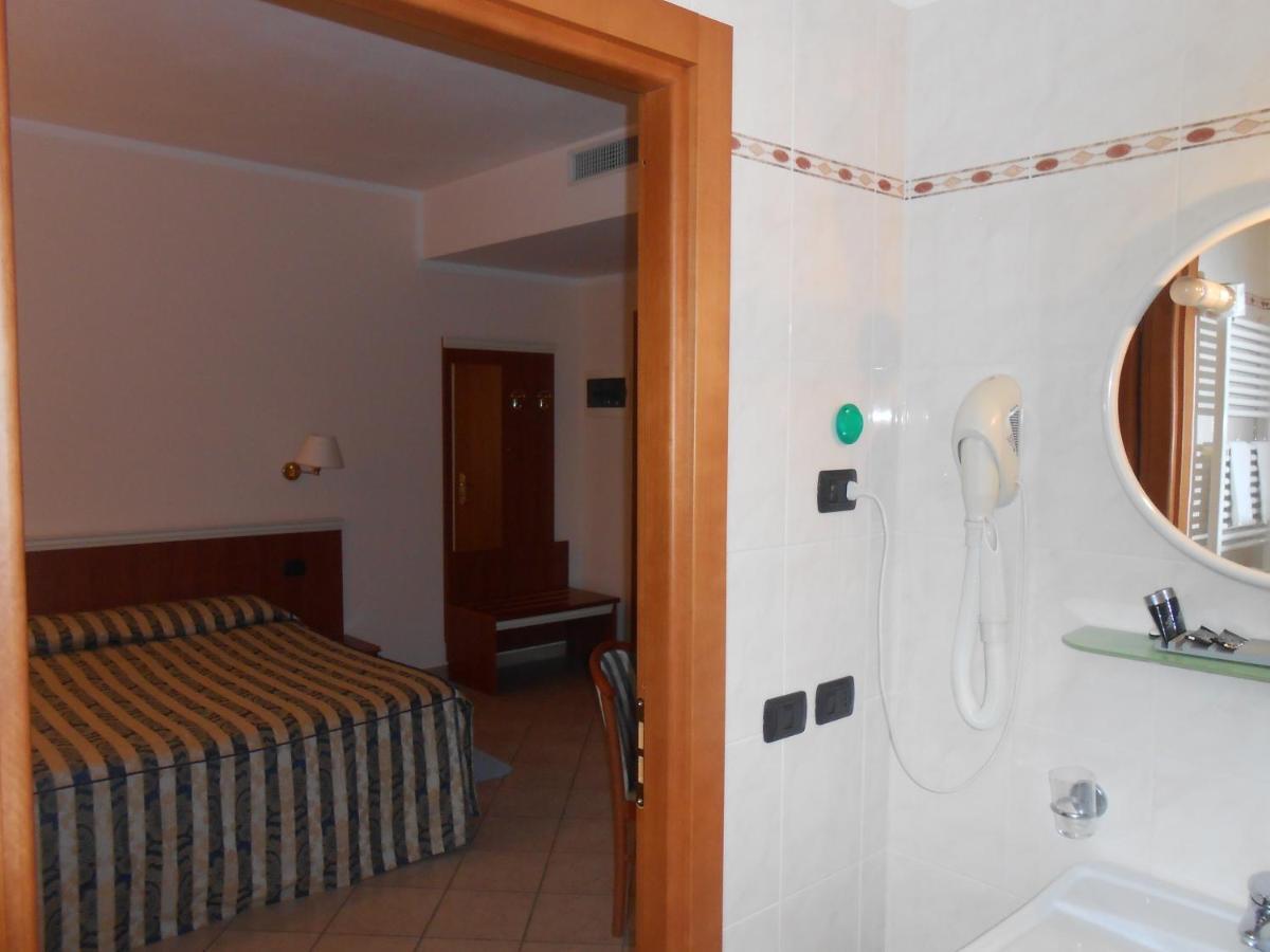 Hotel La Maddalena Quattro Castella Εξωτερικό φωτογραφία